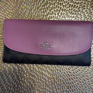 Beautiful Classic Coach Wallet and checkbook cover. EUC like new inside and out.